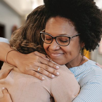A mãe do autista não precisa de mais opinião; Ela necessita de rede